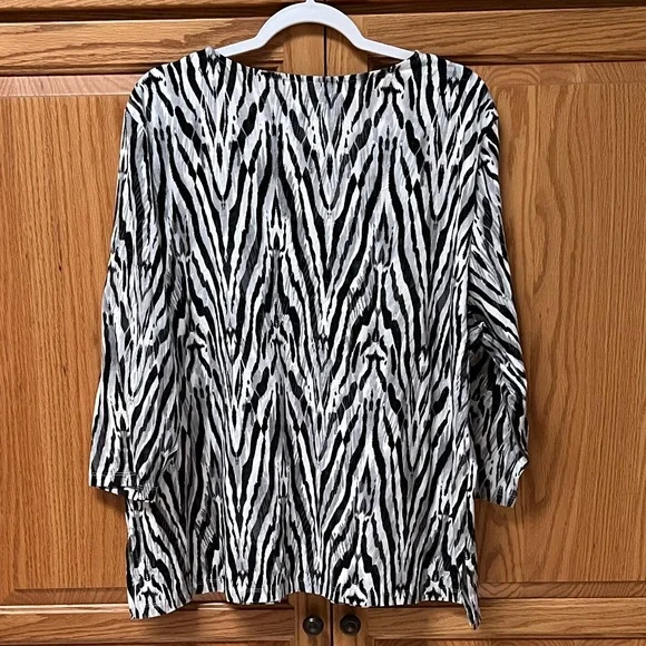 Alfred Dunner Black and White Zebra Print Blouse, EUC, Size 2X - Picture 2 of 4